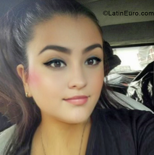 Date this delightful Colombia girl Lorena from Cali CO28205
