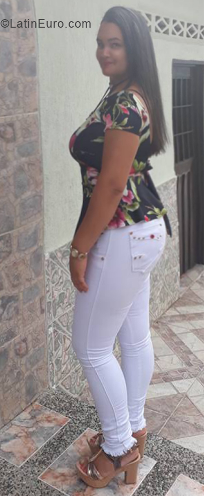 Date this sultry Colombia girl Flor from Cartago CO28259