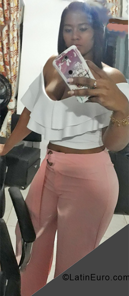 Date this delightful Colombia girl Carolina from Cali CO28278