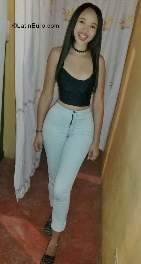 Date this gorgeous Dominican Republic girl Celina from Santo Domingo DO38645