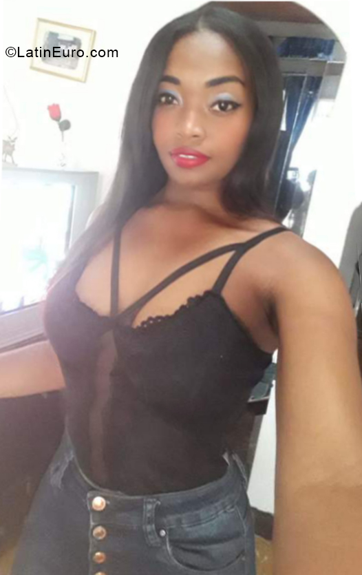 Date this hot Colombia girl Johana from Cali CO28359
