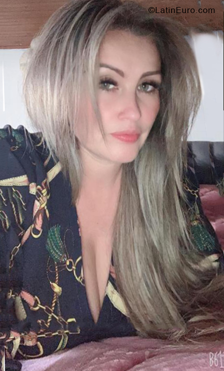 Date this georgeous Colombia girl Pilar from Bogota CO28366