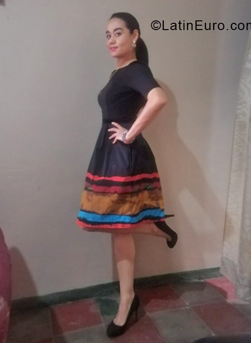 Date this delightful Honduras girl Gabriela Cruz from Tegucigalpa HN2837