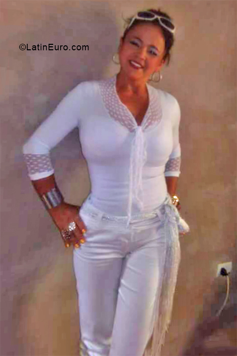 Date this happy Colombia girl Maria from Tunja CO28392