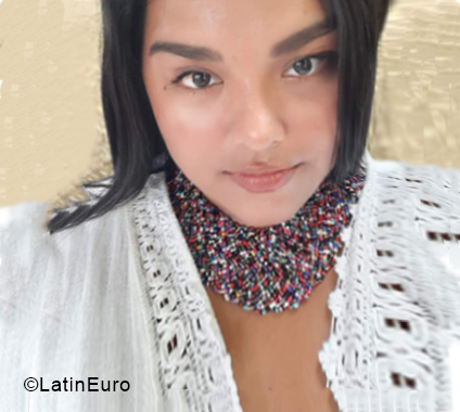 Date this georgeous El Salvador girl Beatriz from San Salvador SV125