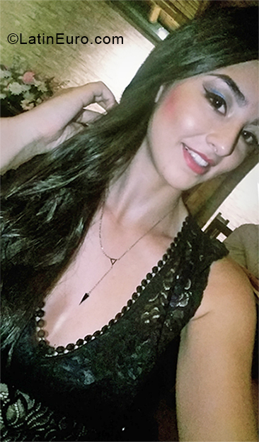Date this happy Colombia girl Paola from Pereira CO28424