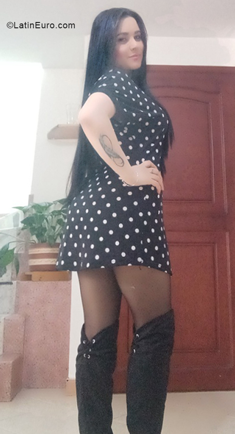 Date this beautiful Colombia girl Mara from Bogota CO28425