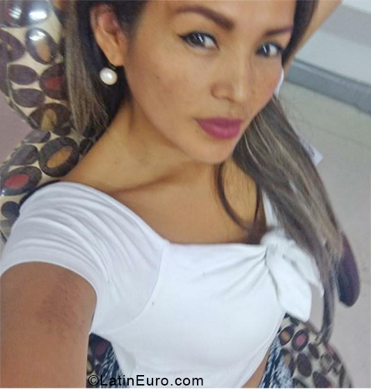 Date this young Peru girl Navidad from Lima PE1653