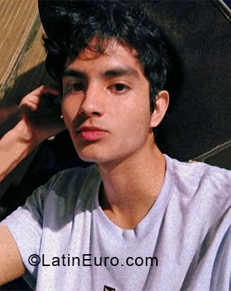 Date this athletic Colombia man Santiago from Cali CO28449
