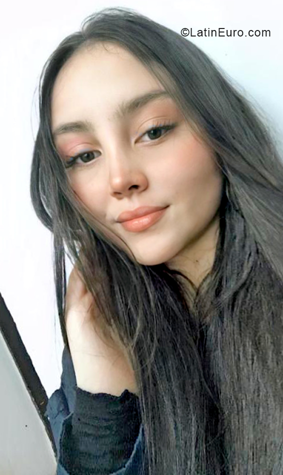 Date this beautiful Colombia girl Juli from Bogota CO29706