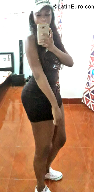 Date this good-looking Colombia girl Libet from Buenaventura CO30648