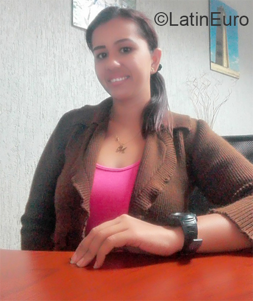 Date this happy Venezuela girl Alejandra from Caracas VE3493