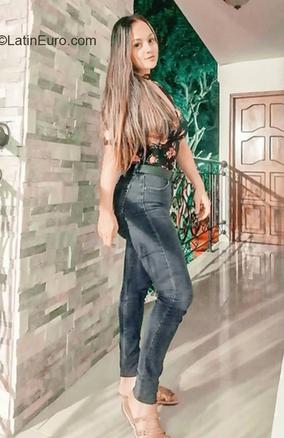Date this tall Colombia girl Mayra from Barranquilla CO28596