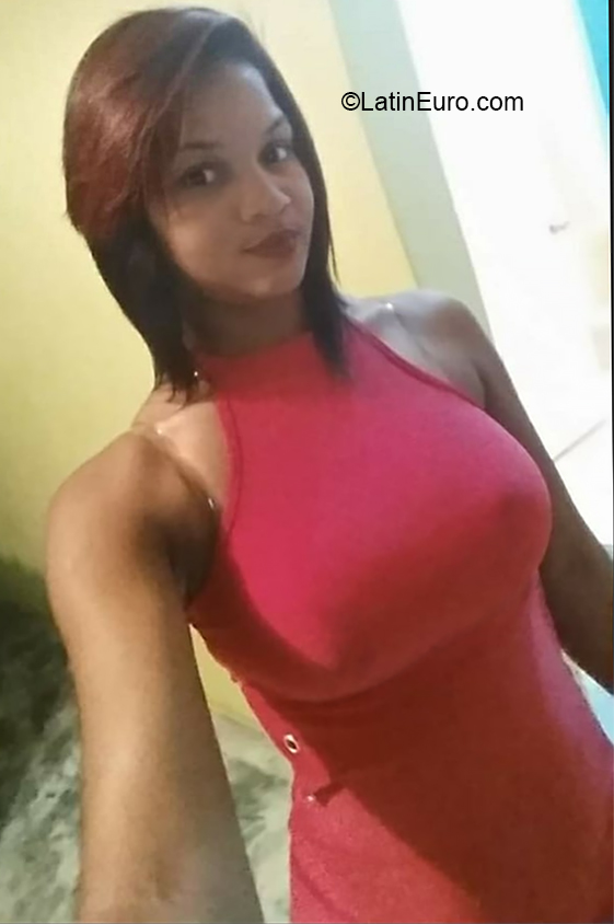 Date this georgeous Dominican Republic girl Esther from Santo Domingo DO38783