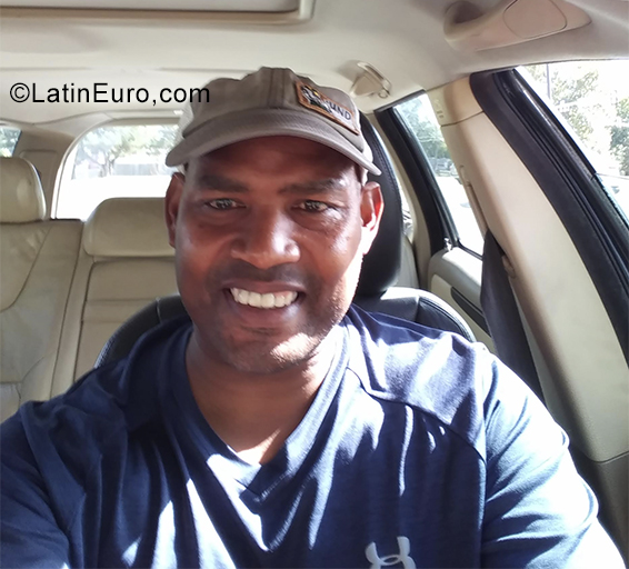Date this nice looking United States man Chris from Tulsa US20963