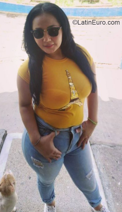 Date this nice looking Colombia girl Marcela from Medellin CO28651
