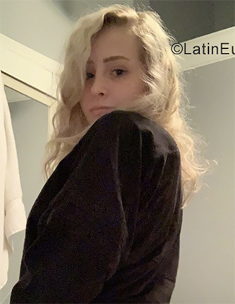Date this hot Venezuela girl Alexa from Caracas VE3510