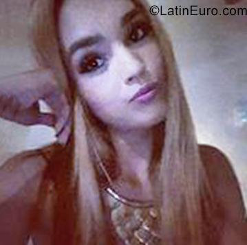 Date this sensual Venezuela girl Silvia from Maracaibo VE3514