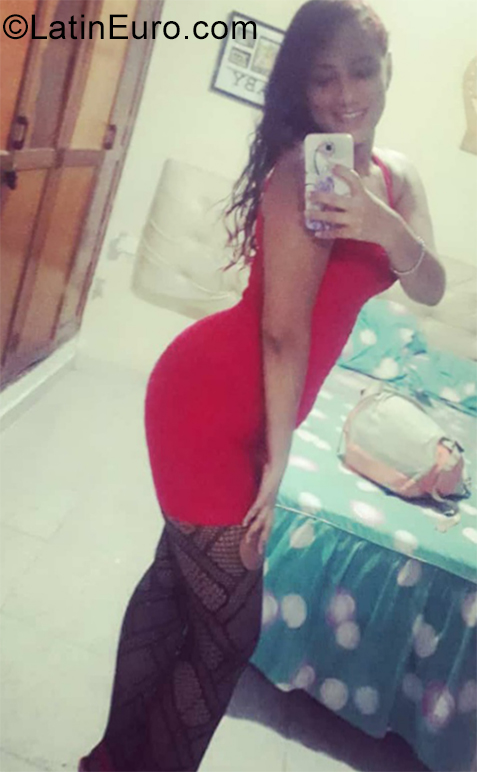 Date this happy Colombia girl Yuliana from Cartagena CO28683