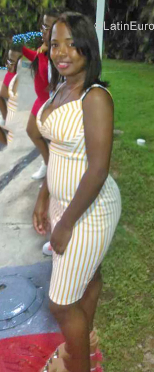 Date this charming Dominican Republic girl Karina from Santo Domingo DO38897