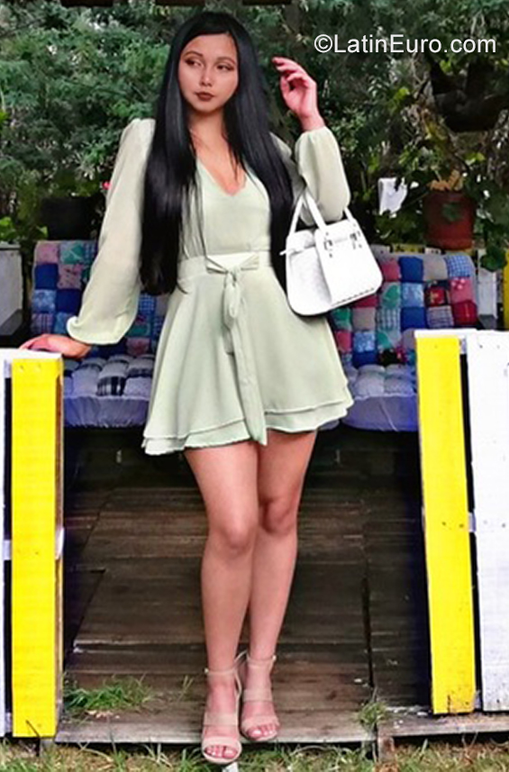 Date this charming Colombia girl Paula from Bogota CO31215