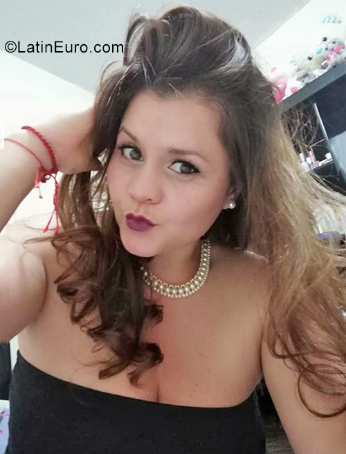 Date this foxy Colombia girl Cinthya from Bogota CO28814