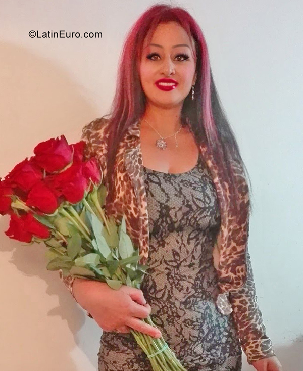 Date this tall Colombia girl Libia from Bogota CO28816