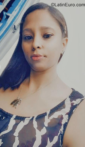 Date this good-looking Dominican Republic girl Anyuli from Santo Domingo DO38978
