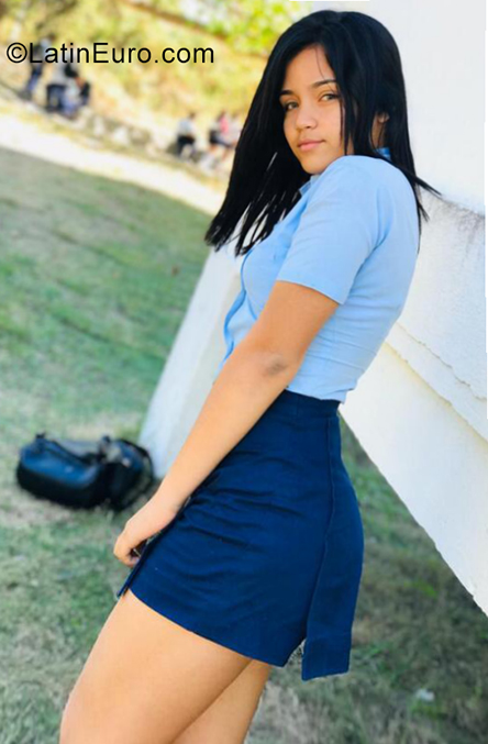 Date this delightful Cuba girl Angie from Havana CU746