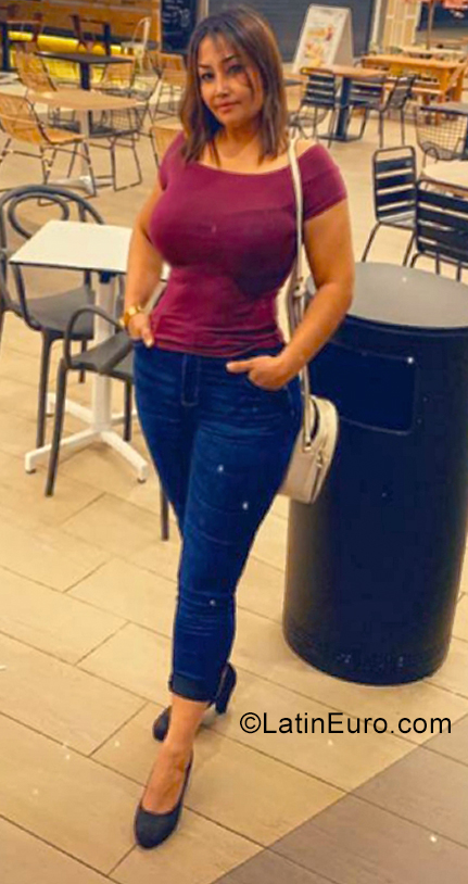 Date this passionate Spain girl Luz from Madrid ES576