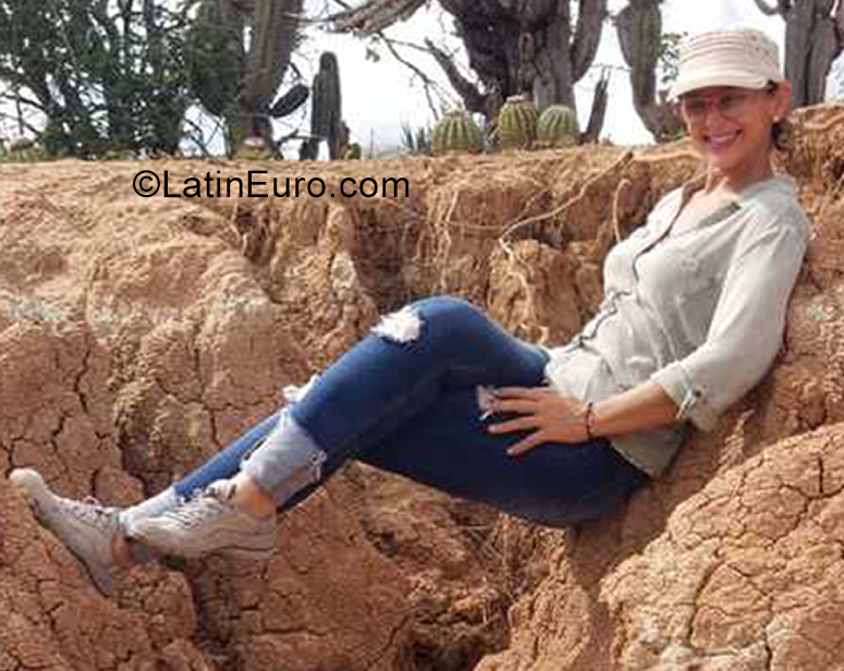 Date this pretty Colombia girl Maria from Bogota CO29099