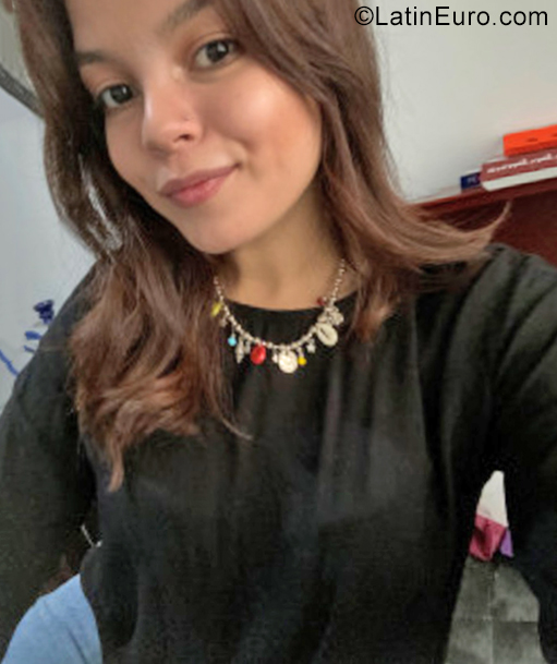 Date this hot Colombia girl Diana from Bogota CO29116