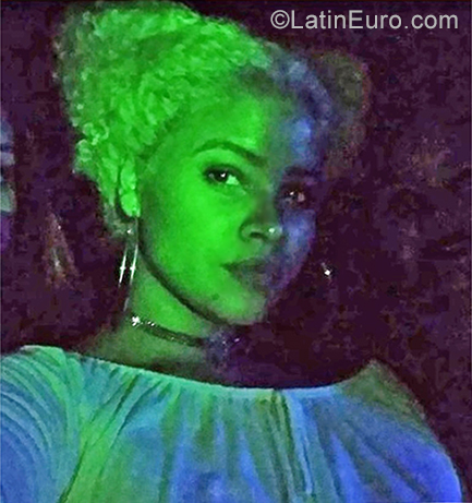 Date this fun Brazil girl Debora from São Paulo BR11303