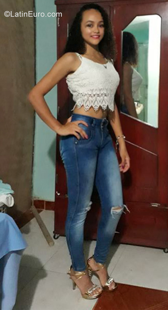 Date this happy Colombia girl SOPFIA from Bogota CO29216