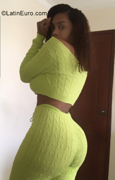 Date this stunning Dominican Republic girl Masiel from Santo Domingo DO40036