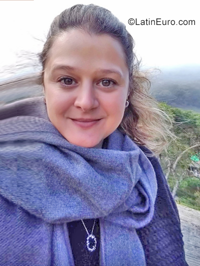 Date this sultry Brazil girl Ana from Curitiba BR11311