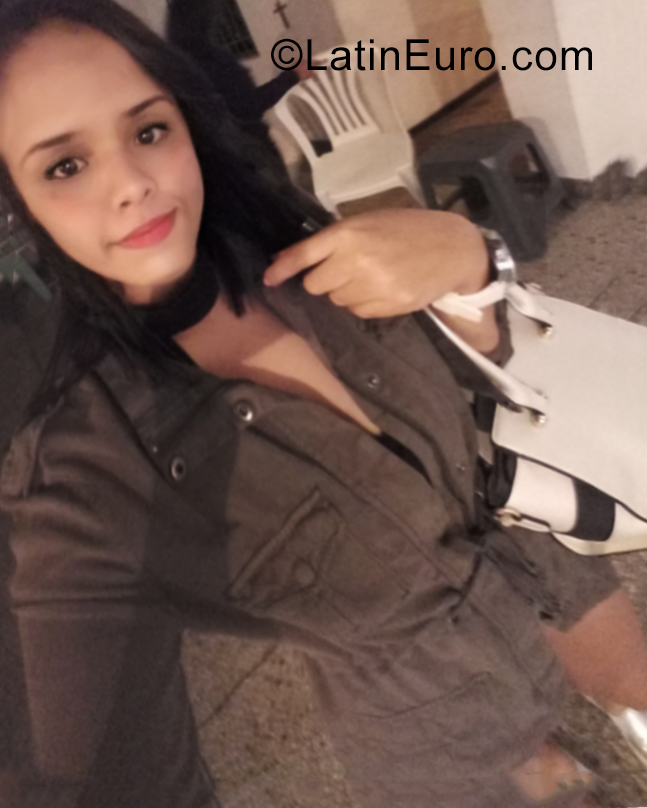 Date this tall Venezuela girl Daniela from Valencia VE3695