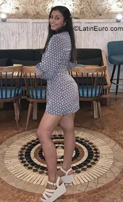 Date this tall Colombia girl Salma from Cartagena CO29276
