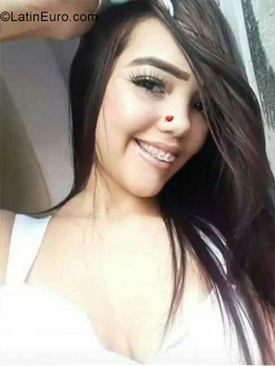 Date this charming Colombia girl Estefani from Bogota CO29296