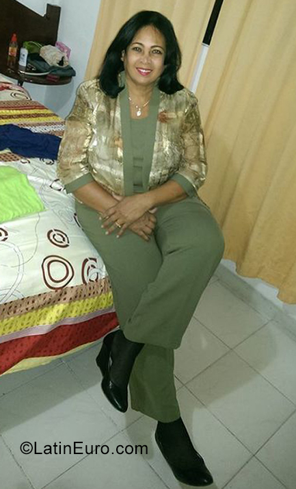 Date this hard body Dominican Republic girl Juana from La Vega DO39263