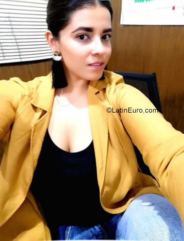 Date this pretty Mexico girl Michelle from Guadalajara MX2246