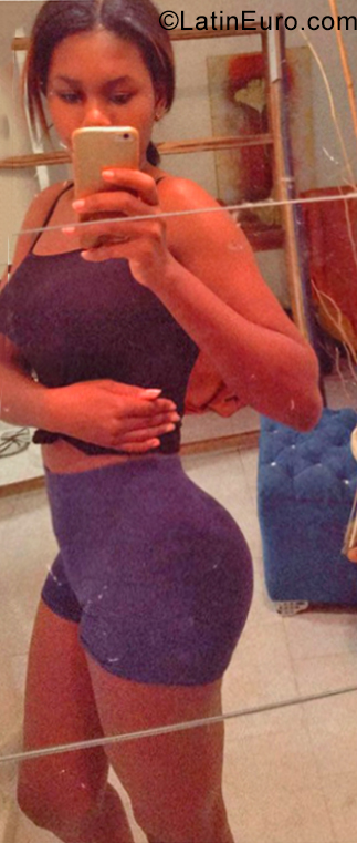 Date this exotic Dominican Republic girl Karime from Santo Domingo Este DO39323