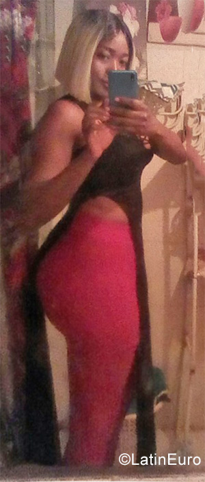 Date this hard body Jamaica girl Sue from Kingston JM2686