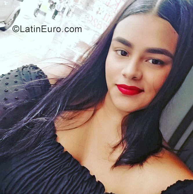 Date this fun Colombia girl Laura from Medellin CO29458