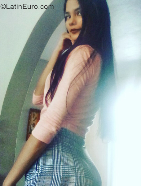 Date this beautiful Venezuela girl Diomairis from Caracas VE3747