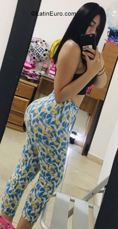 Date this sensual Venezuela girl Alejandra from Caracas VE3755