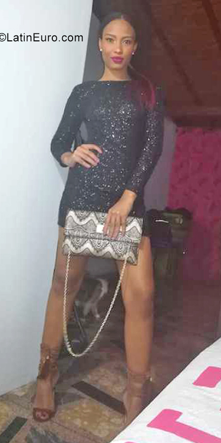 Date this good-looking Colombia girl Anyi from Medellin CO29548
