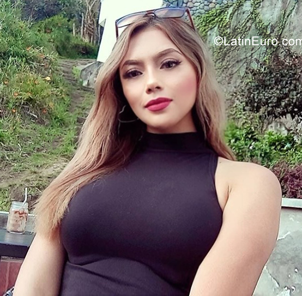 Date this tall Ecuador girl Lucely from Quito EC904