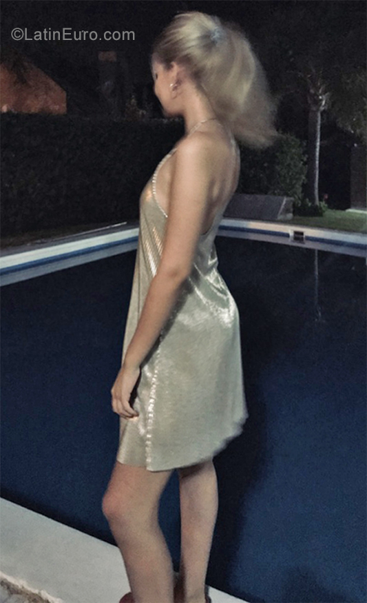 Date this lovely Argentina girl Martina from Buenos Aires AR676