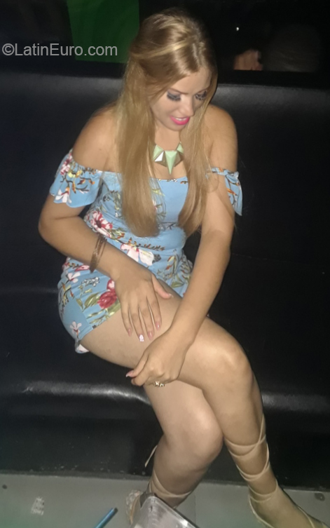 Date this hard body Dominican Republic girl Yokaira from Santo Domingo DO39447